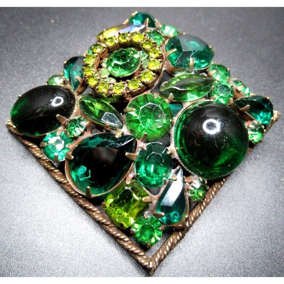 WEISS Gorgeous Green Rhinestone High Dome Cabochon Vintage Pin Brooch - Picture 1 of 8